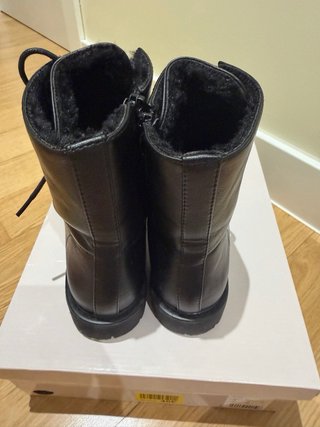 Botines Negros con Cordones