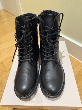 Botines Negros con Cordones
