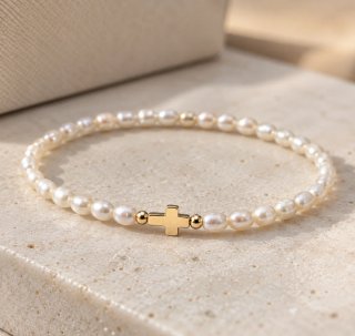 Pulsera perlas y cruz dorada