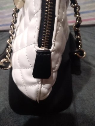 Bolso Guess blanco y negro