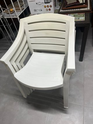 Sillas de terraza blancas de plástico