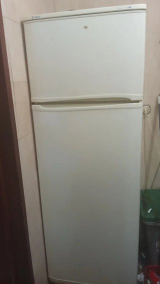 Nevera de dos puertas blanca