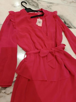 Vestido Corto Rosa con Lazado