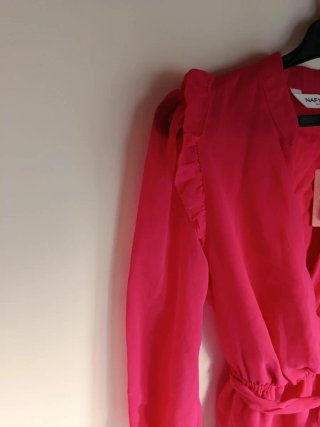 Vestido Corto Rosa con Lazado
