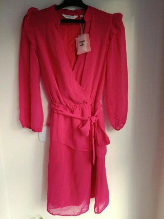 Vestido Corto Rosa con Lazado