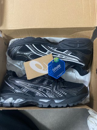 Asics Gel Kayano 14 Negro/Plata Talla 42
