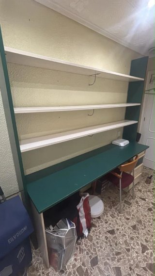Escritorio con Estanterías Integradas