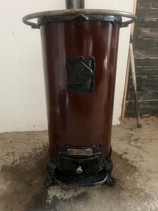 -Estufa Hergóm Marrón y Negra. -Tubos de regalo