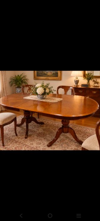 Mesa de Comedor de Castaño Macizo