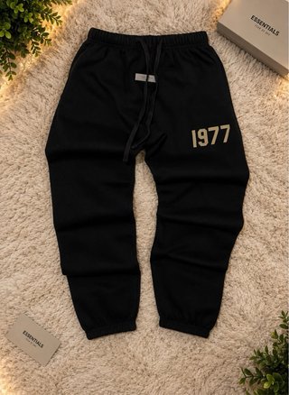 Conjunto Essentials Fear of God 1977 Negro