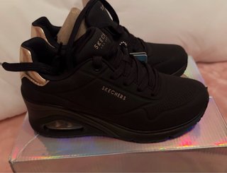 Skechers Street Mujer Negro/Dorado