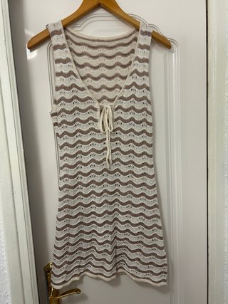 Vestido corto de punto calado / crochet en zigzag