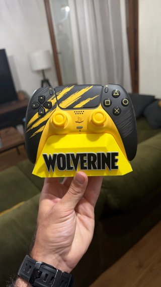 Soporte para Mando PS5 Wolverine