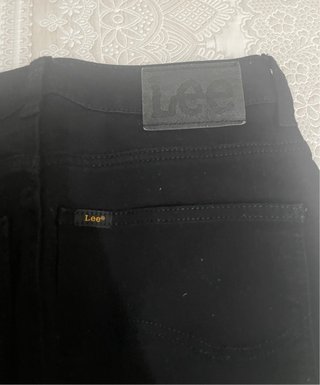Pantalón vaquero negro campana