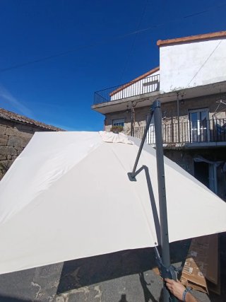 Parasol Beige Grande con Base Oscura