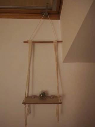 Estantería Colgante de Madera y Macramé