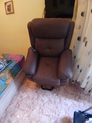 Sillón marrón como nuevo. Sólo dos usos.