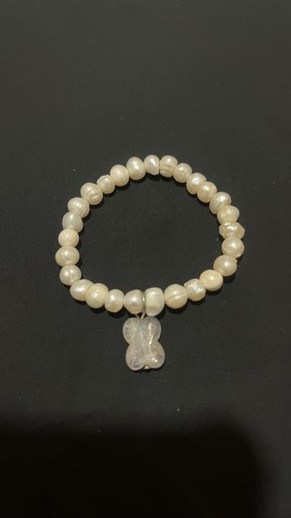 Pulsera de Perlas con Colgante de Mariposa