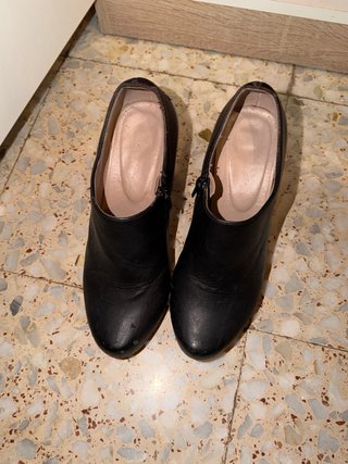 Botines negros de tacón