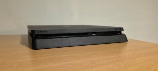 PlayStation Slim 500Gb + Comando Sony + Jogo