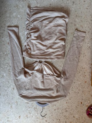 Vestido beige manga larga con anilla