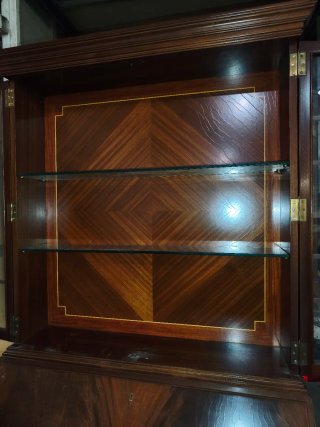 Mueble secreter / bargueño con vitrina de madera