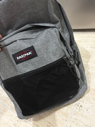 Mochila Eastpak Gris