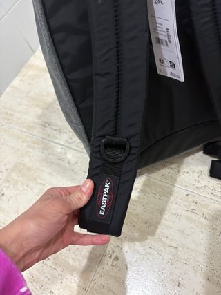 Mochila Eastpak Gris