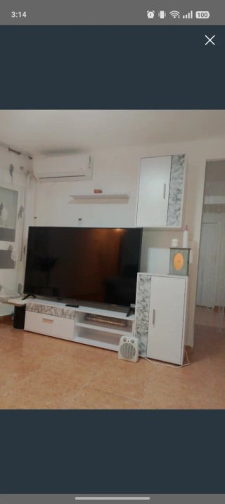 Mueble de comedor blanco y mármol