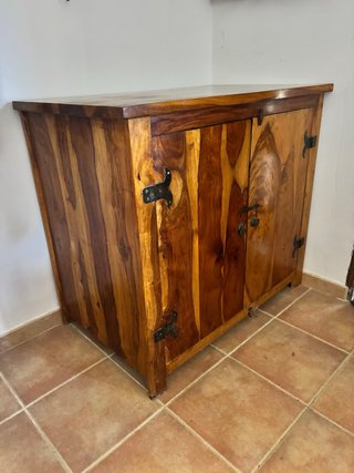 Armario grande de madera