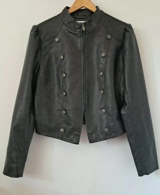 Cazadora Efecto Piel Botones #Bershka
