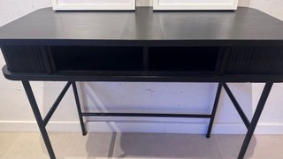 Escritorio Negro con Cajón de Persiana