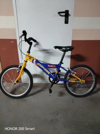 Bicicleta Infantil con casco