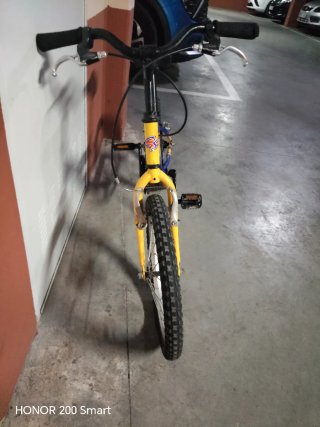 Bicicleta Infantil con casco