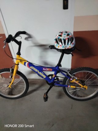 Bicicleta Infantil con casco