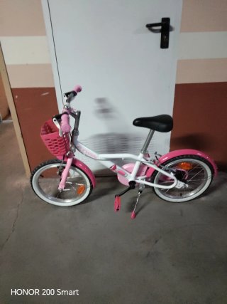Bicicleta de Niña con Casco