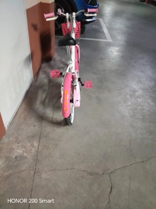 Bicicleta de Niña con Casco