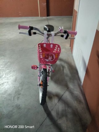 Bicicleta de Niña con Casco