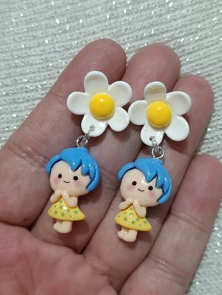 Pendientes de flor con muñeca Alegria