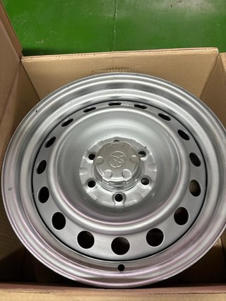 Llanta de chapa nueva Toyota Land Cruiser