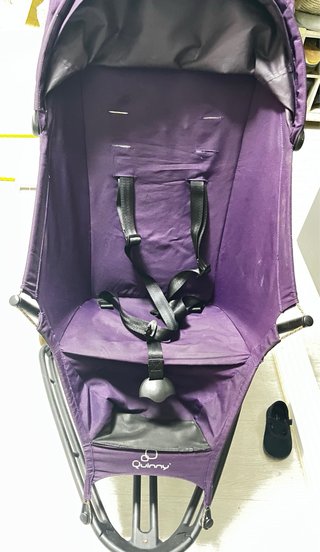Silla de paseo Quinny morada