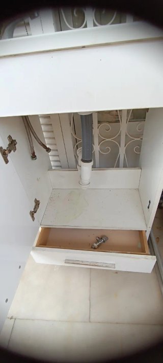 Lavabo con mueble blanco