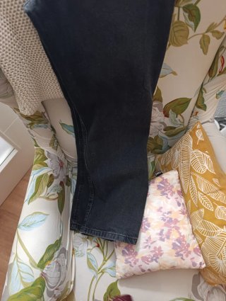 Pantalón vaquero negro Lefties