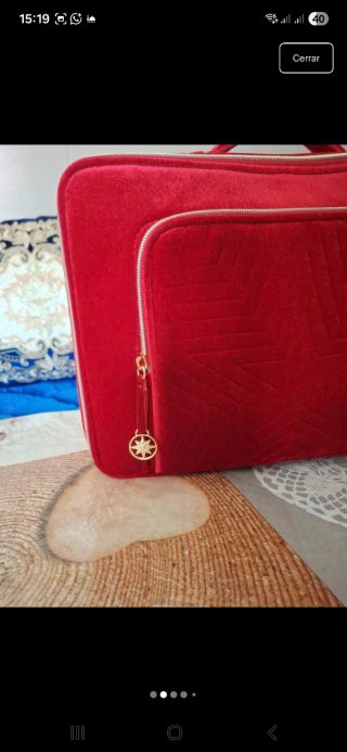Maletín de viaje Estée Lauder rojo