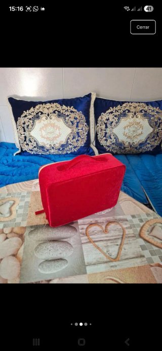 Maletín de viaje Estée Lauder rojo