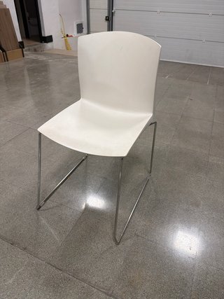 Silla Blanca de Diseño Minimalista