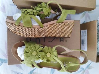 Sandalias Kelso UNISA. Color lima. Talla 38.