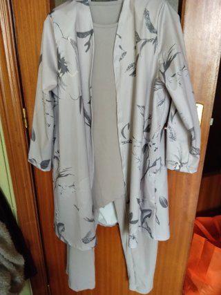 Traje de tres piezas estampado