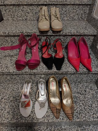 Lote de 8 pares de zapatos de mujer.
