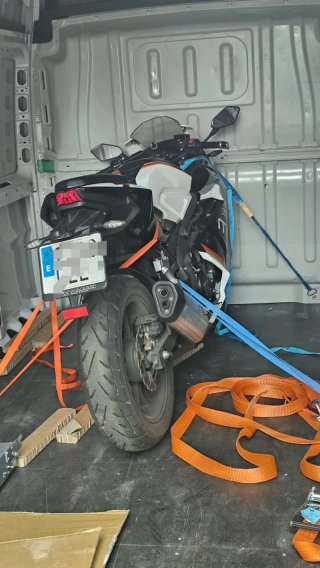 Alquiler furgoneta trasporte moto
